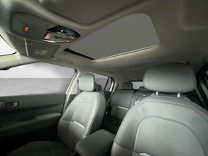 https://vehicle.imgix.net/4458245/2804d40b-99bc-49d7-a485-e35b57149d8d.jpg