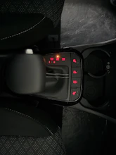 https://vehicle.imgix.net/4458260/f900fc96-68e8-4de3-b412-25a54f8f3e0f.jpg