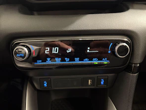 Fahrzeugbild TOYOTA Yaris 1.5 VVT-i HSD Trend