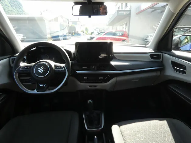 Suzuki Swift 1.2 Sakura Top Hybrid 4x4