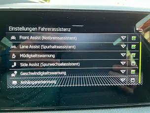 SKODA Kamiq Monte Carlo *** PANORAMADACH & ANHÄNGERKUPPLUNG ***