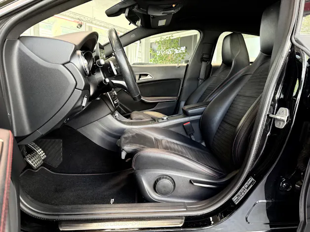 MERCEDES-BENZ CLA Shooting Br 200 d Swiss Star AMG Line 4M