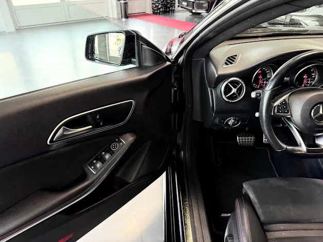 MERCEDES-BENZ CLA Shooting Br 200 d Swiss Star AMG Line 4M