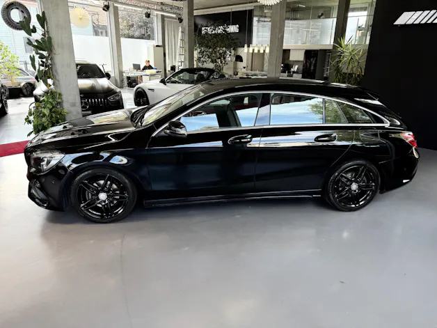 MERCEDES-BENZ CLA Shooting Br 200 d Swiss Star AMG Line 4M