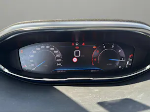 PEUGEOT 5008 1.5 BlueHDi Allure Pack EAT8