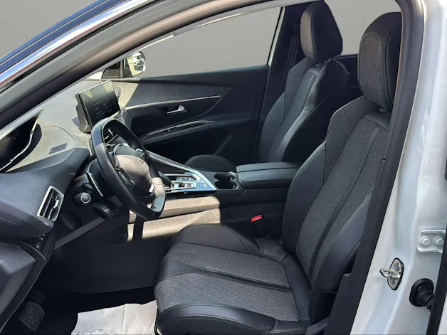 PEUGEOT 5008 1.5 BlueHDi Allure Pack EAT8