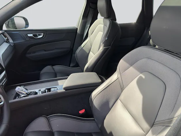 VOLVO XC60 B5 Benzin Mild Hybrid AWD Plus Black Edition