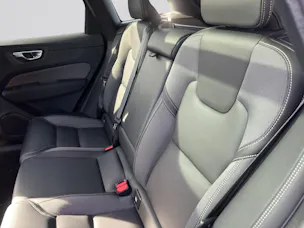 VOLVO XC60 B5 Benzin Mild Hybrid AWD Plus Black Edition