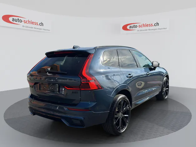 VOLVO XC60 B5 Benzin Mild Hybrid AWD Plus Black Edition