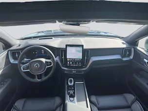 VOLVO XC60 B5 Benzin Mild Hybrid AWD Plus Black Edition
