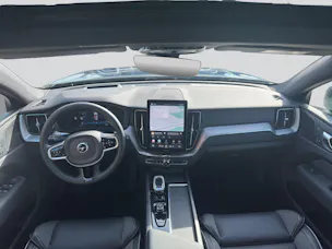 VOLVO XC60 B5 Benzin Mild Hybrid AWD Plus Black Edition