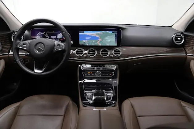 MERCEDES-BENZ E 400 AMG Line 4 Matic