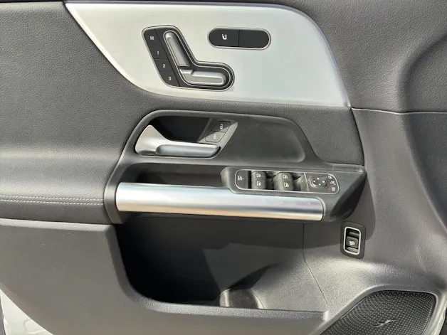 MERCEDES-BENZ EQA 350 4Matic Swiss Star