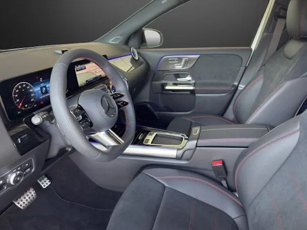 MERCEDES-BENZ GLA 200 Night Star 7G-D