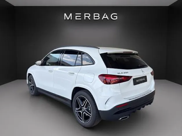 MERCEDES-BENZ GLA 200 Night Star 7G-D