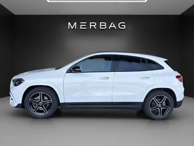 MERCEDES-BENZ GLA 200 Night Star 7G-D
