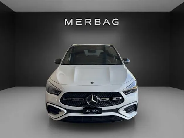 MERCEDES-BENZ GLA 200 Night Star 7G-D