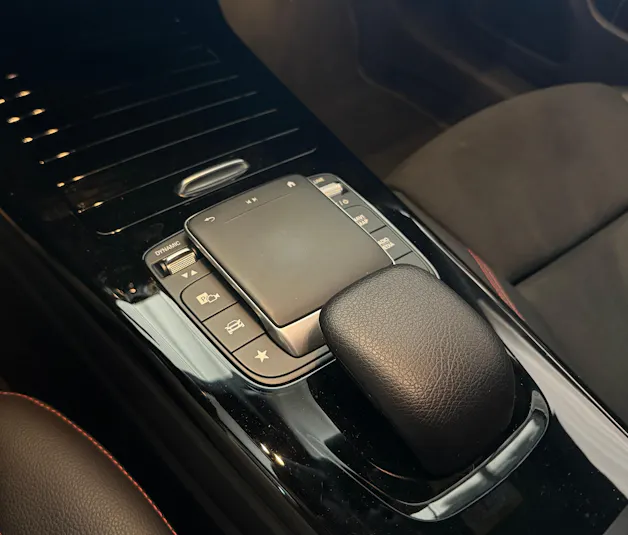 MERCEDES-BENZ CLA Shooting Brake 200 AMG Line 7G-DCT