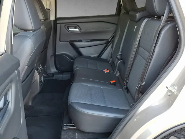 NISSAN X-Trail 1.5 VC-T N-Trek e-4orce 7P