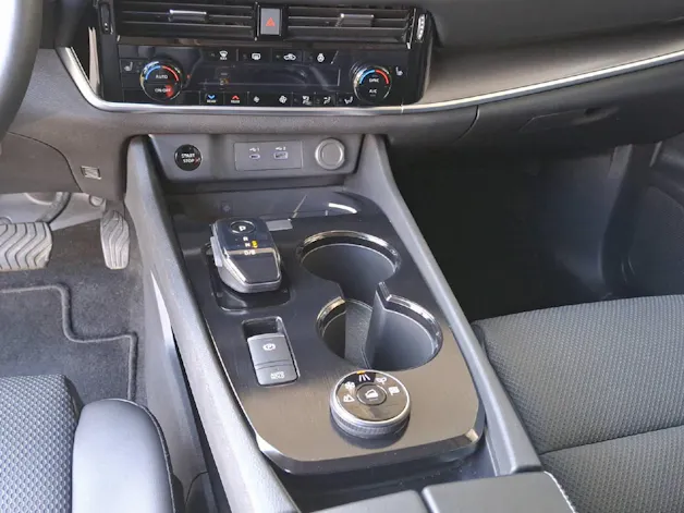 NISSAN X-Trail 1.5 VC-T N-Trek e-4orce 7P