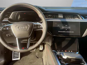 AUDI Q8 55 e-tron Black Edition quattro