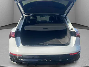 AUDI Q8 55 e-tron Black Edition quattro