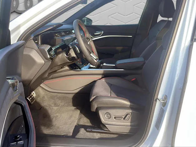 AUDI Q8 55 e-tron Black Edition quattro