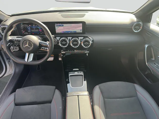 MERCEDES-BENZ A 200 Limousine AMG Line Distronic