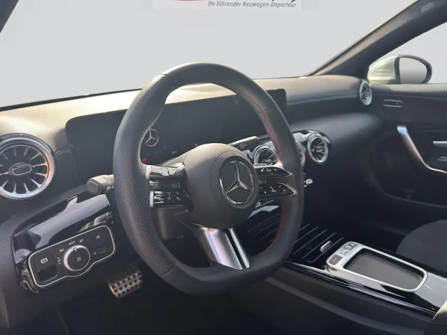 MERCEDES-BENZ A 200 Limousine AMG Line Distronic