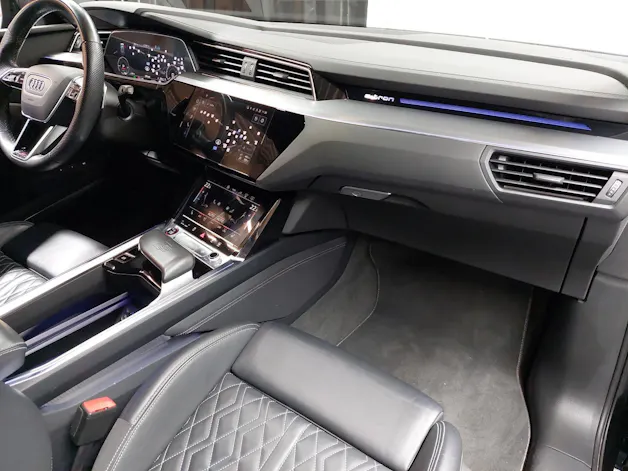 AUDI e-tron S quattro