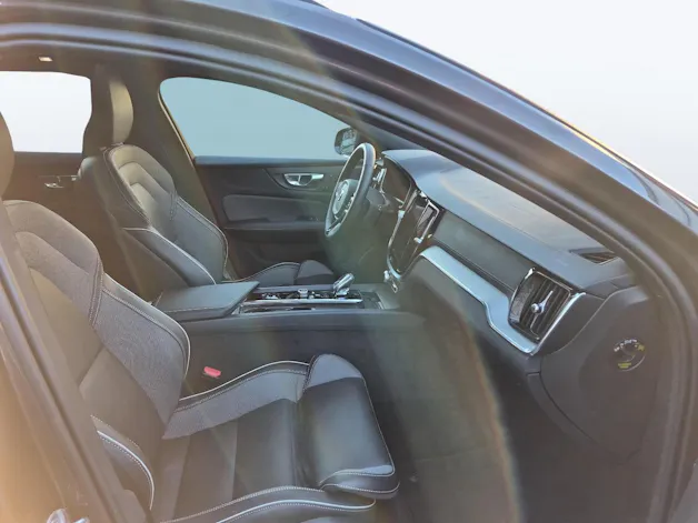 VOLVO V60 2.0 B4 Ultra Dark for Business