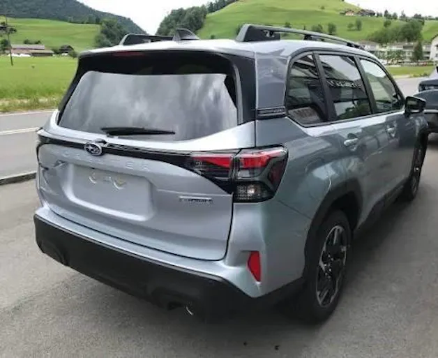Subaru Forester Station 2.0i e-Boxer Swiss Plus