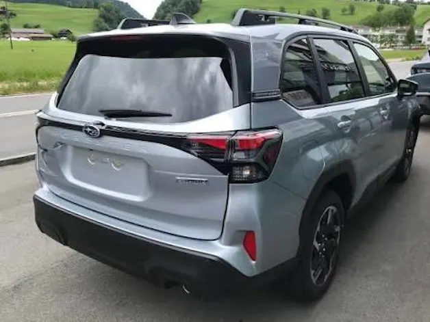 Subaru Forester Station 2.0i e-Boxer Swiss Plus