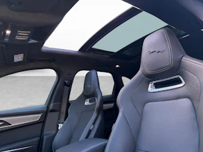 https://vehicle.imgix.net/4459368/19b90018-0c20-4d85-86da-3cb7030ea0ee.jpg
