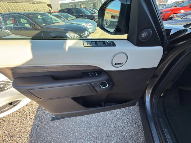 Land Rover Discovery 3.0 TDV6 HSE