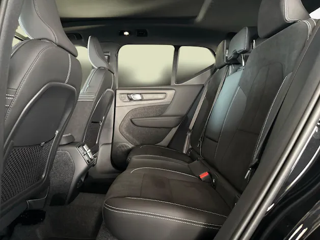 VOLVO XC40 2.0 B3 MH Plus Dark