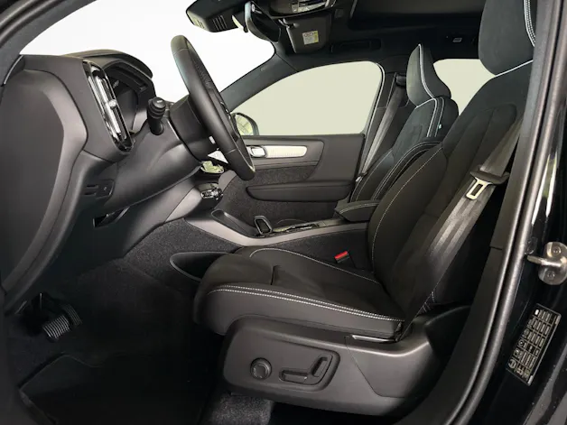 VOLVO XC40 2.0 B3 MH Plus Dark