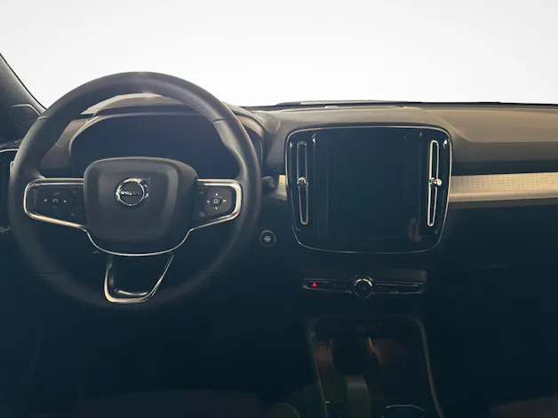 VOLVO XC40 2.0 B3 MH Plus Dark