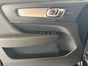 https://vehicle.imgix.net/4459619/b80e0408-5329-4272-85c0-49e9de3c59bf.jpg