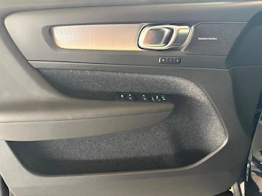 immagine del veicolo VOLVO XC40 2.0 B3 MH Plus Dark