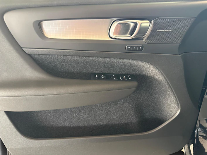 immagine del veicolo VOLVO XC40