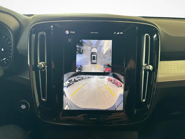 VOLVO XC40 2.0 B3 MH Plus Dark