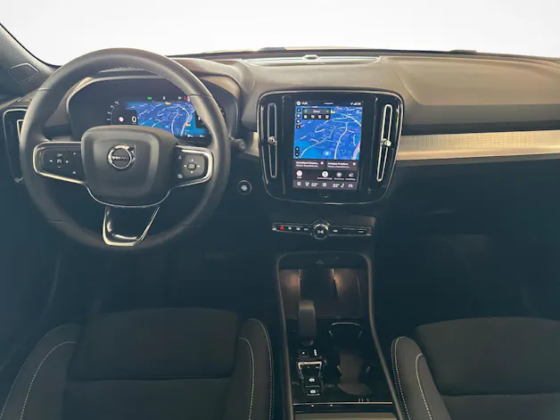 VOLVO XC40 2.0 B3 MH Plus Dark