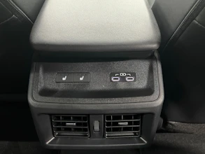 https://vehicle.imgix.net/4459628/5f1cca2d-0d58-4f19-85b8-7f0faaee2325.jpg