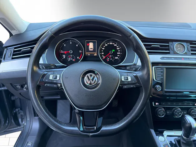 VW Passat Variant 2.0 TDI 240 SCR Highl. DSG 4m