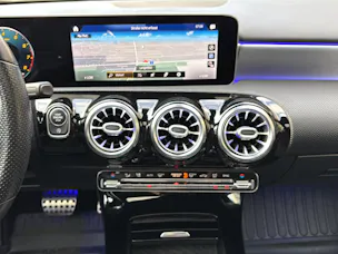 MERCEDES-BENZ A 250 AMG Line 4m