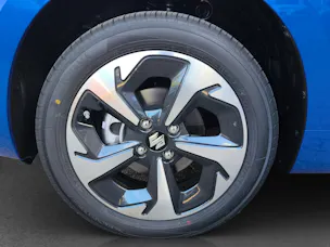 Suzuki Swift 1.2 Sakura Top Hybrid 4x4