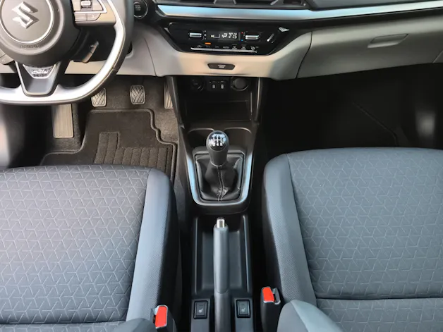 Suzuki Swift 1.2 Sakura Top Hybrid 4x4