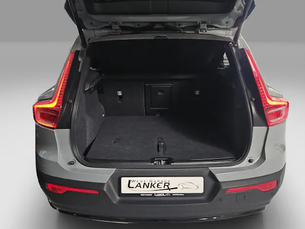 VOLVO XC40 2.0 B3 MH Plus Dark