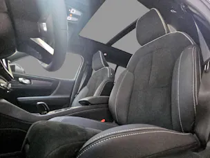 VOLVO XC40 2.0 B3 MH Plus Dark